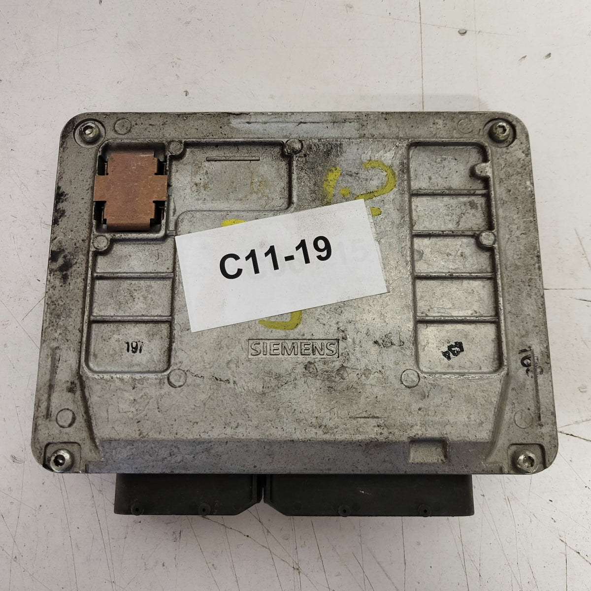 VW POLO ECU / 03D906032C / SIMOS 3PD / 5WP40124 07 / SIEMENS - C11-19 - 3