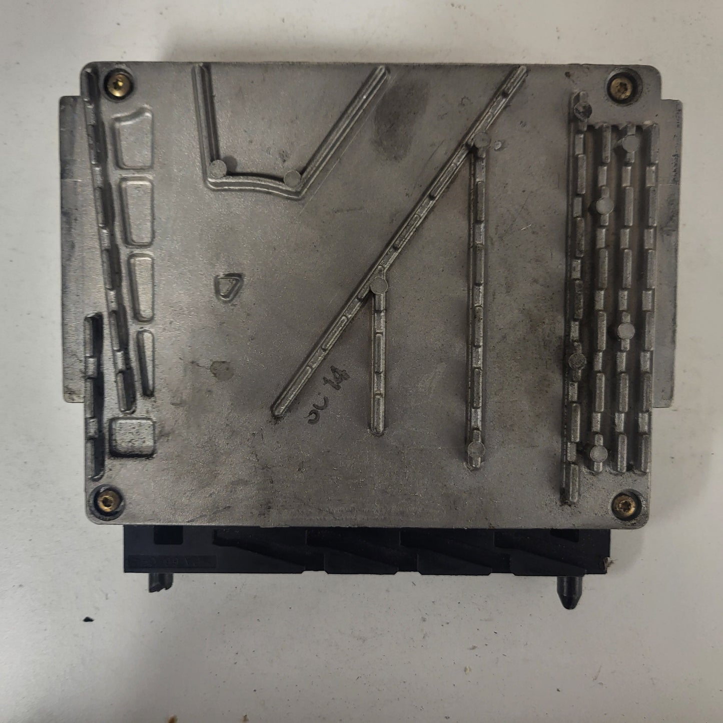 VOVLO V70 ECU / 0281010319 / 28SA5360 / BOSCH