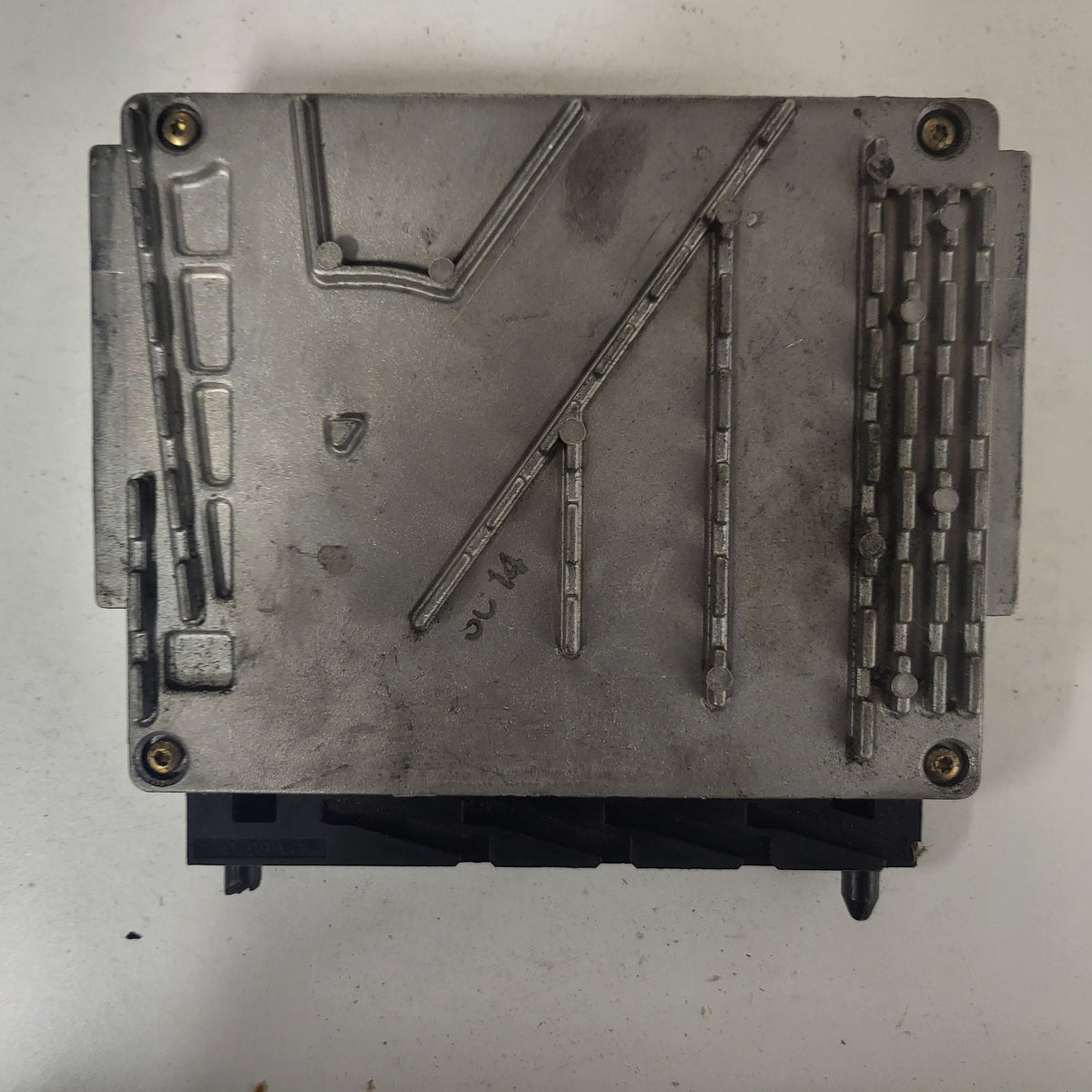 VOVLO V70 ECU / 0281010319 / 28SA5360 / BOSCH - C14-14 - 3