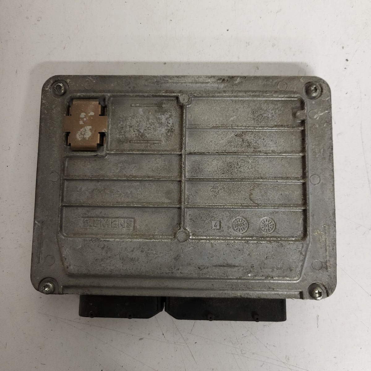 VW POLO ECU / 03E906033C / 5WP44203 10 / 3PA / SIEMENS - C16-05 - 3