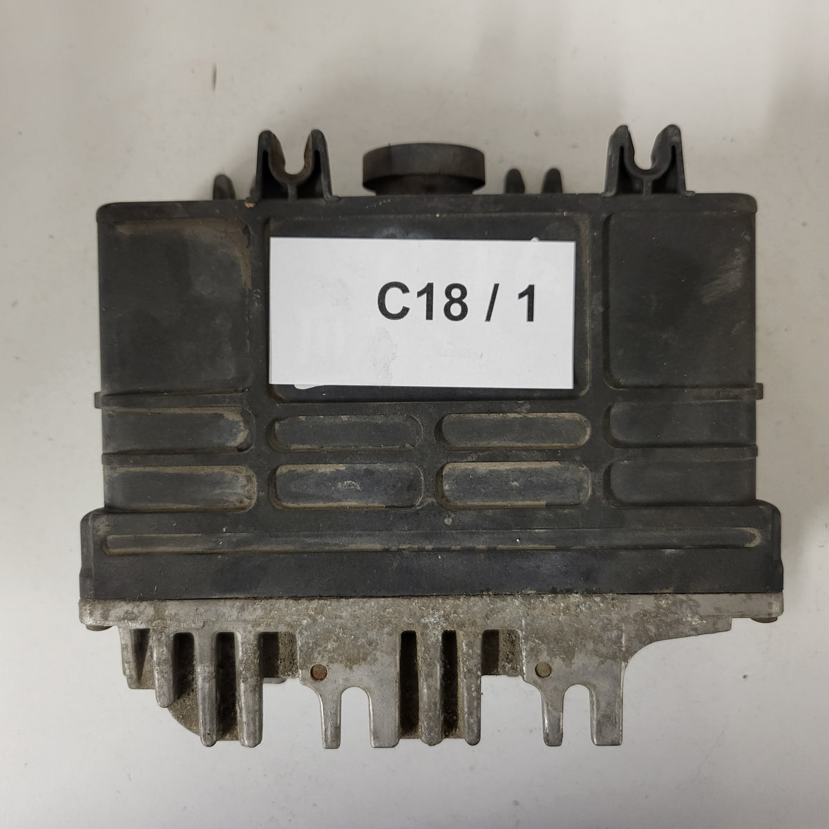 VW GOLF 3 ECU / 0261203304/305 / 032906026E / BOSCH - C18-01 - 3