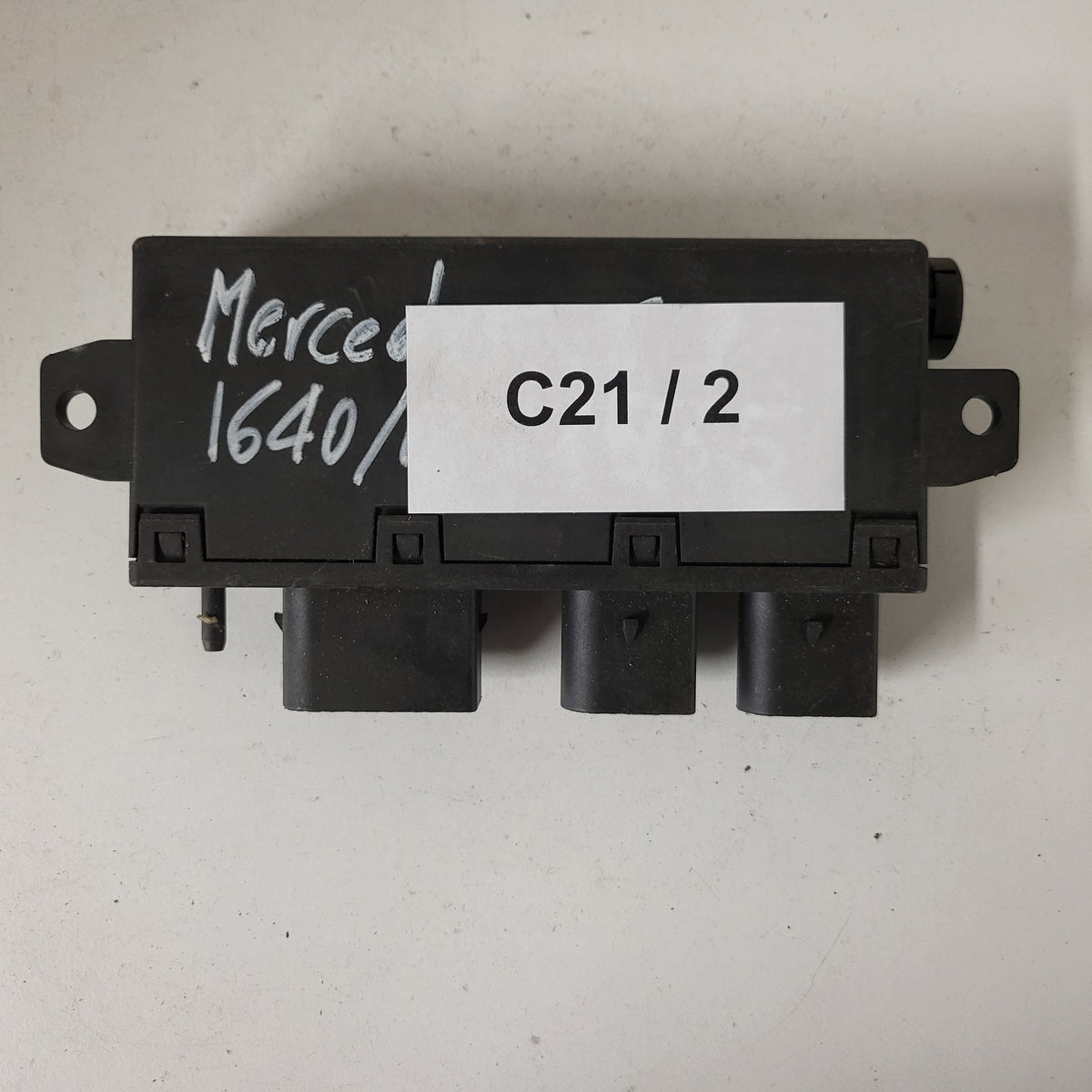 MERCEDES C CLK W203 ECU / A0295450632 / 008338-02 / HELLA - C21-02 - 3