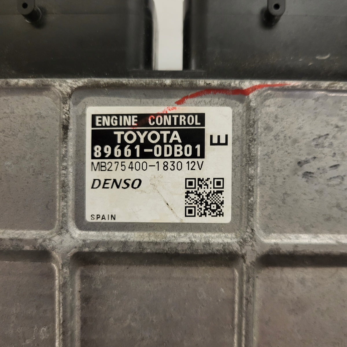 TOYOTA YARIS ECU / 89661-0DB01 / MB275400-1830 / DENSO - C21-05 - 3