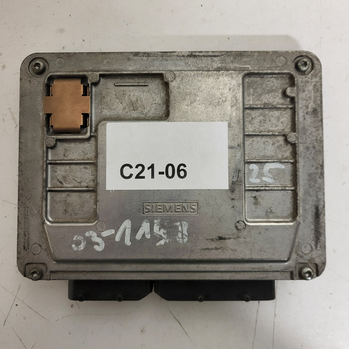 VW POLO ECU / 03E906033 / 5WP40148 03 / 5WP4014803 / SIEMENS - C21-06 - 3