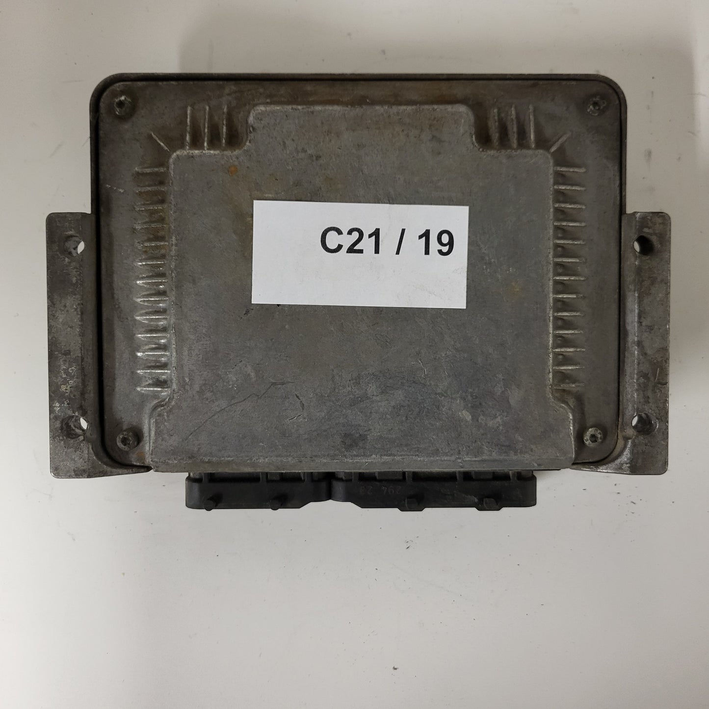 ALFA ROMEO 147 ECU / 0281011488 / 55198492 / BOSCH