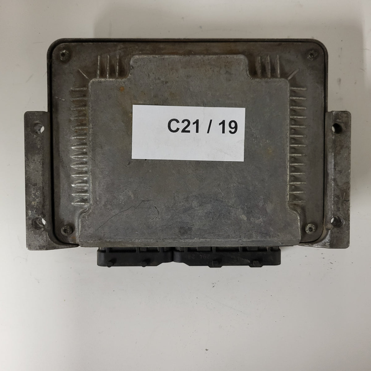 ALFA ROMEO 147 ECU / 0281011488 / 55198492 / BOSCH - C21-19 - 3