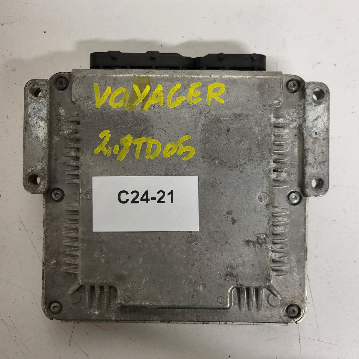 CHRYSLER VOYAGER ECU / 0281012121 / P05094285AC / BOSCH - C24-21 - 3