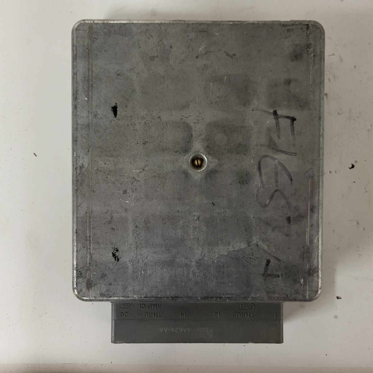 Ford ECU / FIRM / 96FB-12A650-DB / 96FB12A650DB / LEE-107 / EEC-V - C24-22 - 3