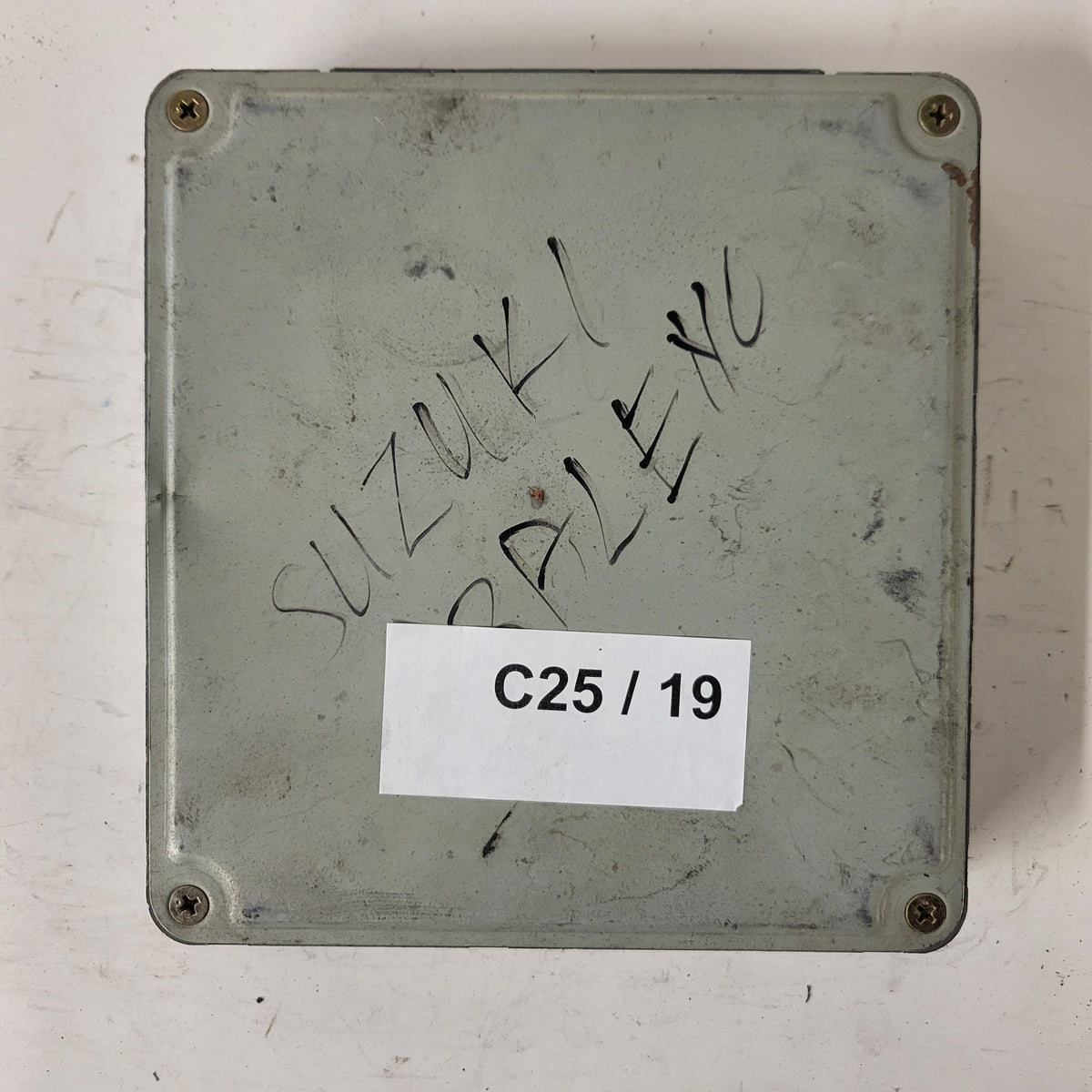 SUZUKI BALENO ECU / 33920-61GB0 / 112000-4350 / DENSO - C25-19 - 3