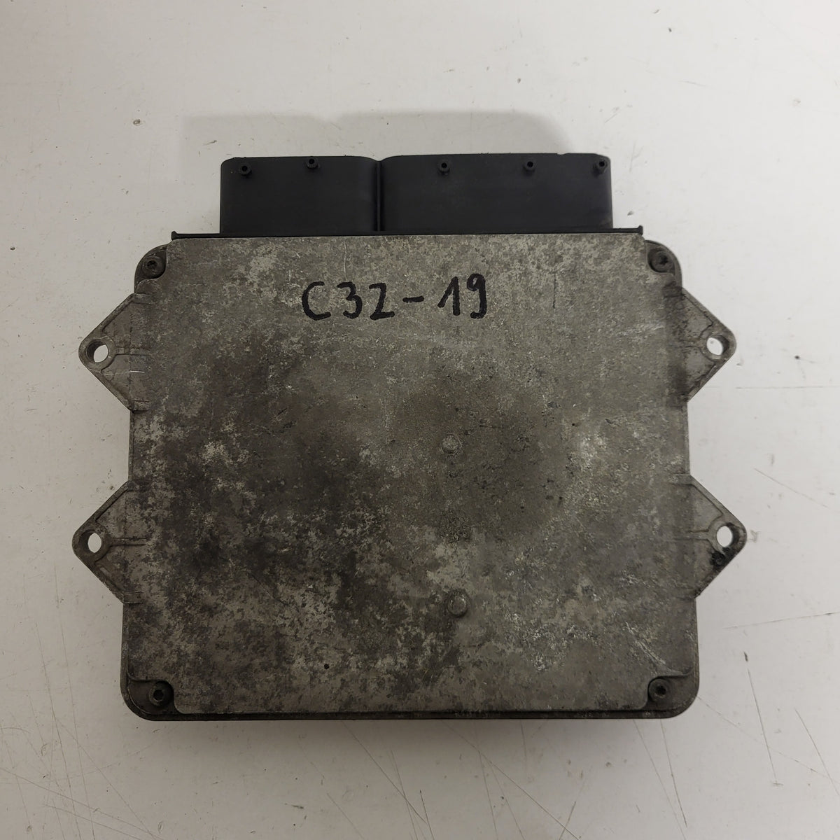 FIAT GRANDE PUNTO ECU / 55186608 / MJD 6JF.P3 / HW01B / 71600.004.02 - C32-19 - 3