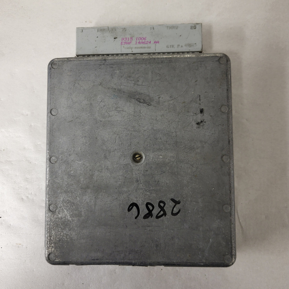 Ford Escort ECU / 93AB-12A650-AC / AGED / SMO-270 / EEC-IV - C34-07 - 3