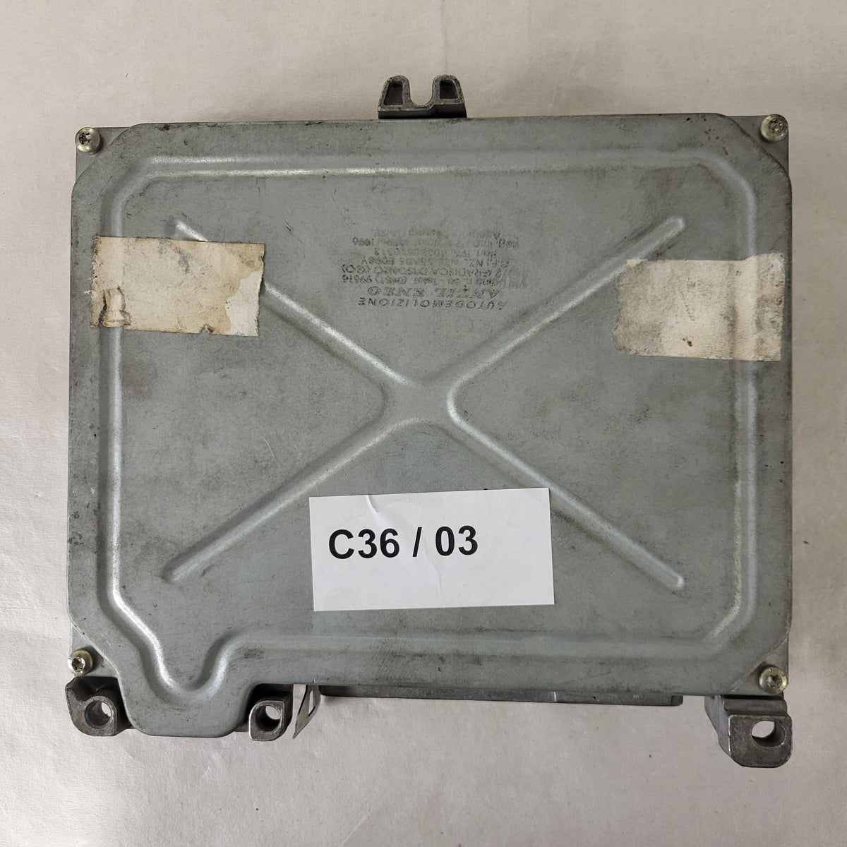 RENAULT ECU / S111718105A / S111718105 / HOM7700749946 / 7700867289 / SIEMENS - C36-03 - 3