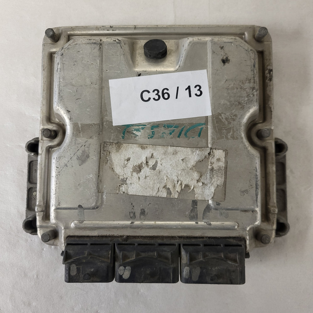 RENAULT ECU / 0281010979 / 8200039569 / 8200197966 / BOSCH - C36-13 - 3