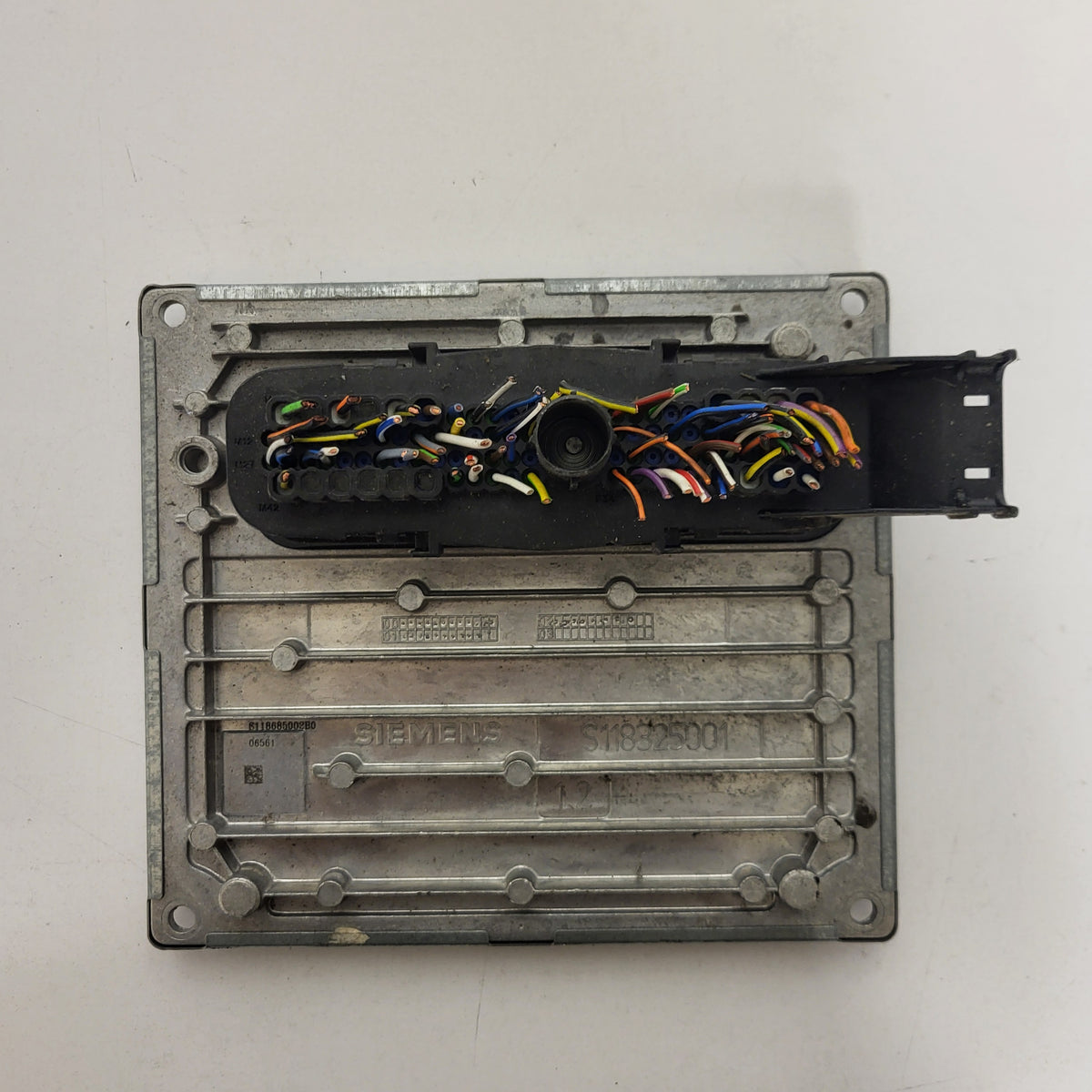 FORD KA ECU / 1S5X-12A650-BC / S118685001 / S118685001C / SIM24 / J38AC / - C36-22 - 3