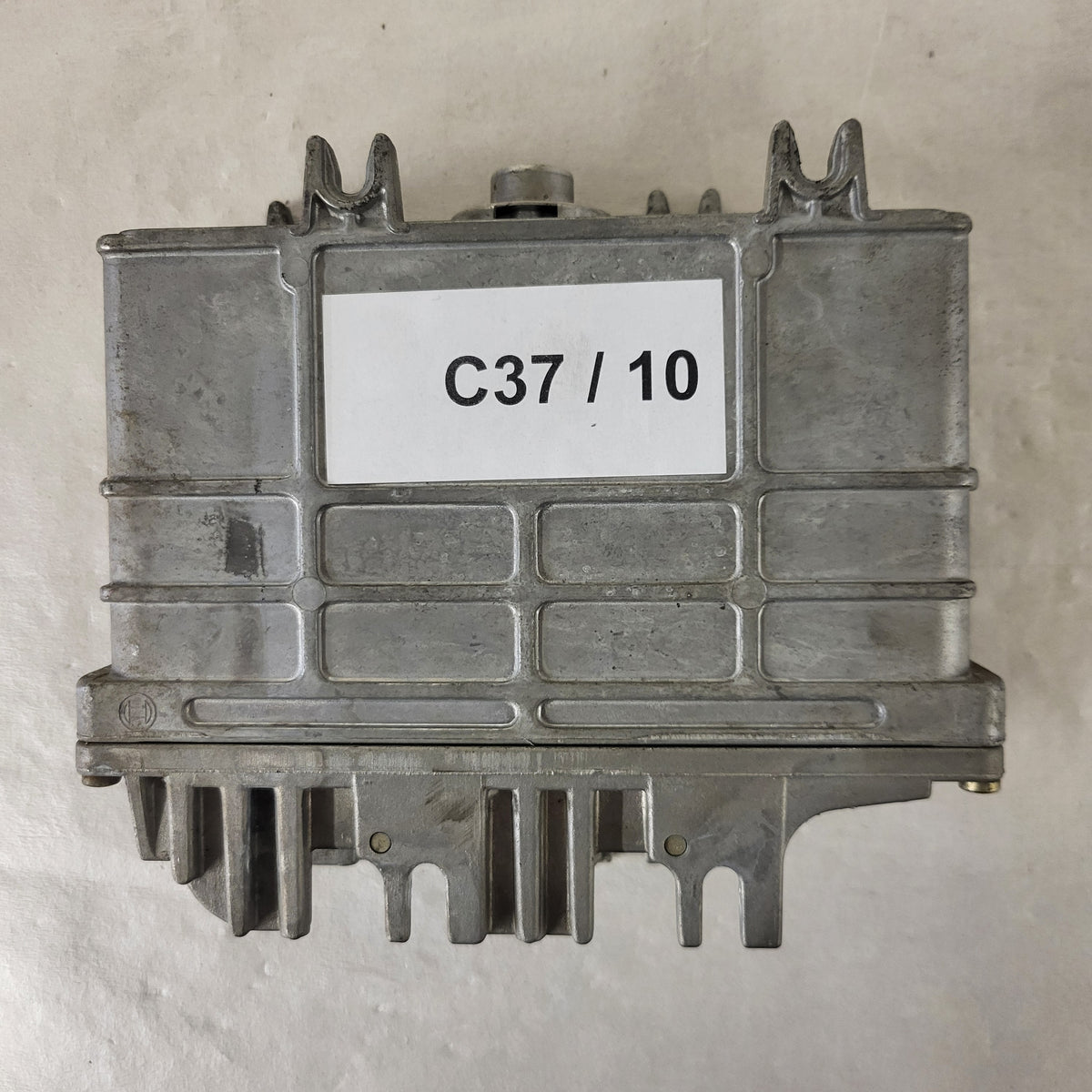 VW POLO 6N ECU / 030906027K / 0261203914/915 / BOSCH - C37-10 - 3