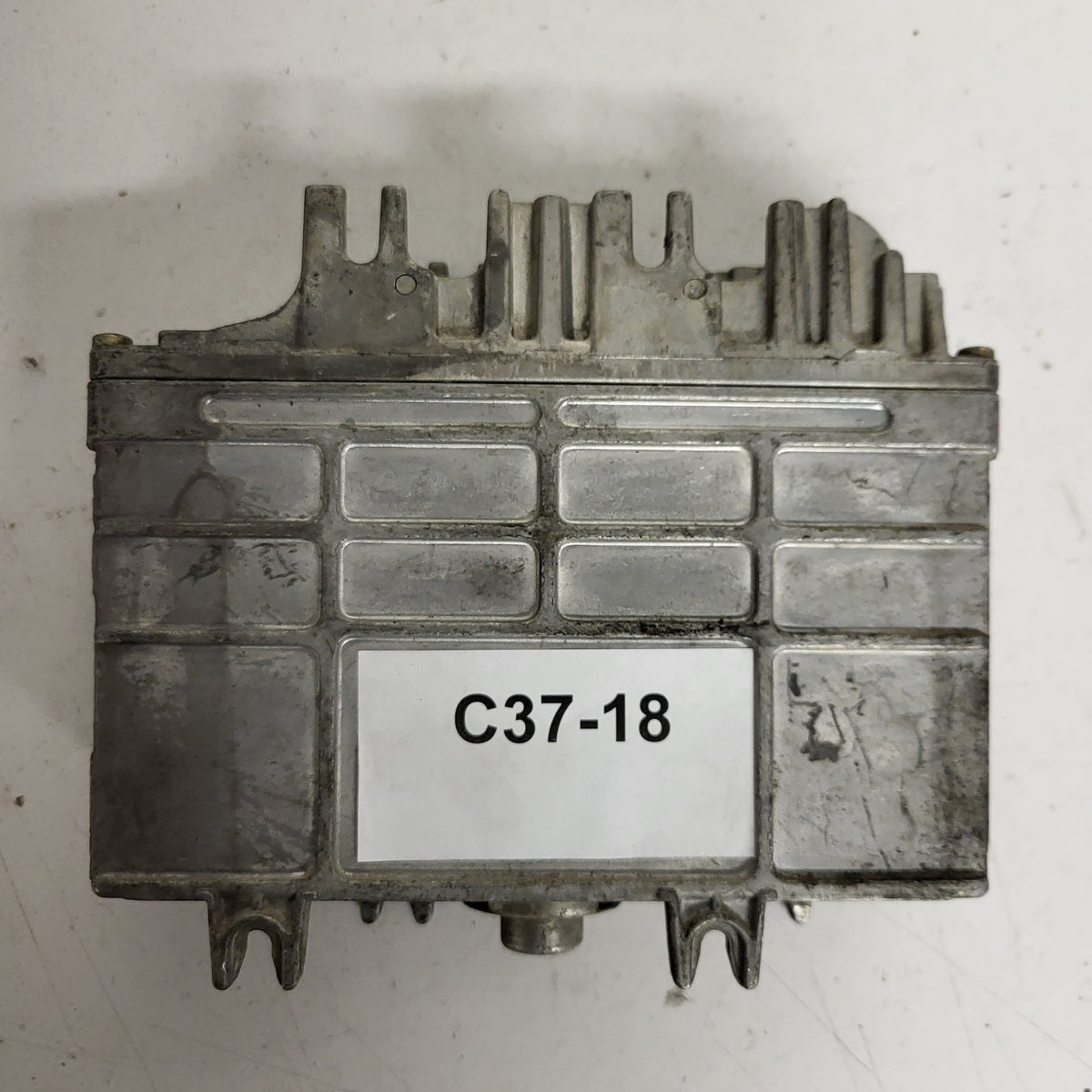 VW ECU / 0261203544 / 441.0.4046-024.6 / 26SA3560 / BOSCH - C37-18 - 3