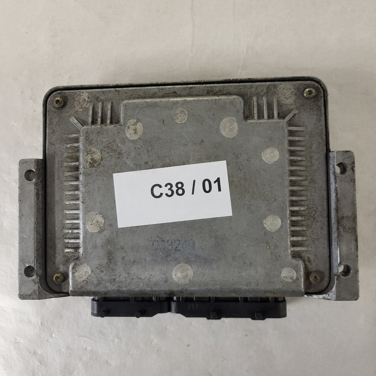 ALFA ROMEO 147 ECU / 0281010332 / 73501227 / 93741WAA / BOSCH - C38-01 - 3