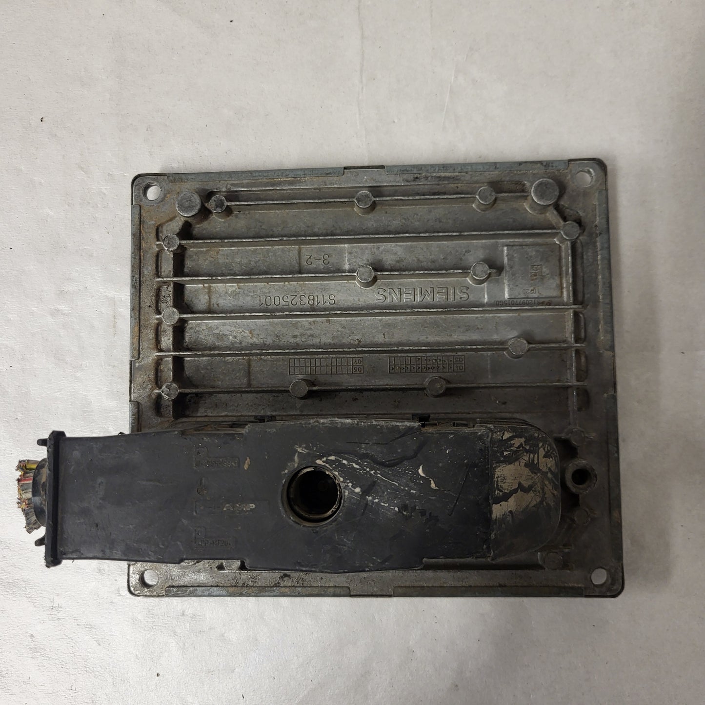 FORD FIESTA ECU / 4S61-12A650-SE / S120977015G / 6BHE / SIM210 / SIEMENS