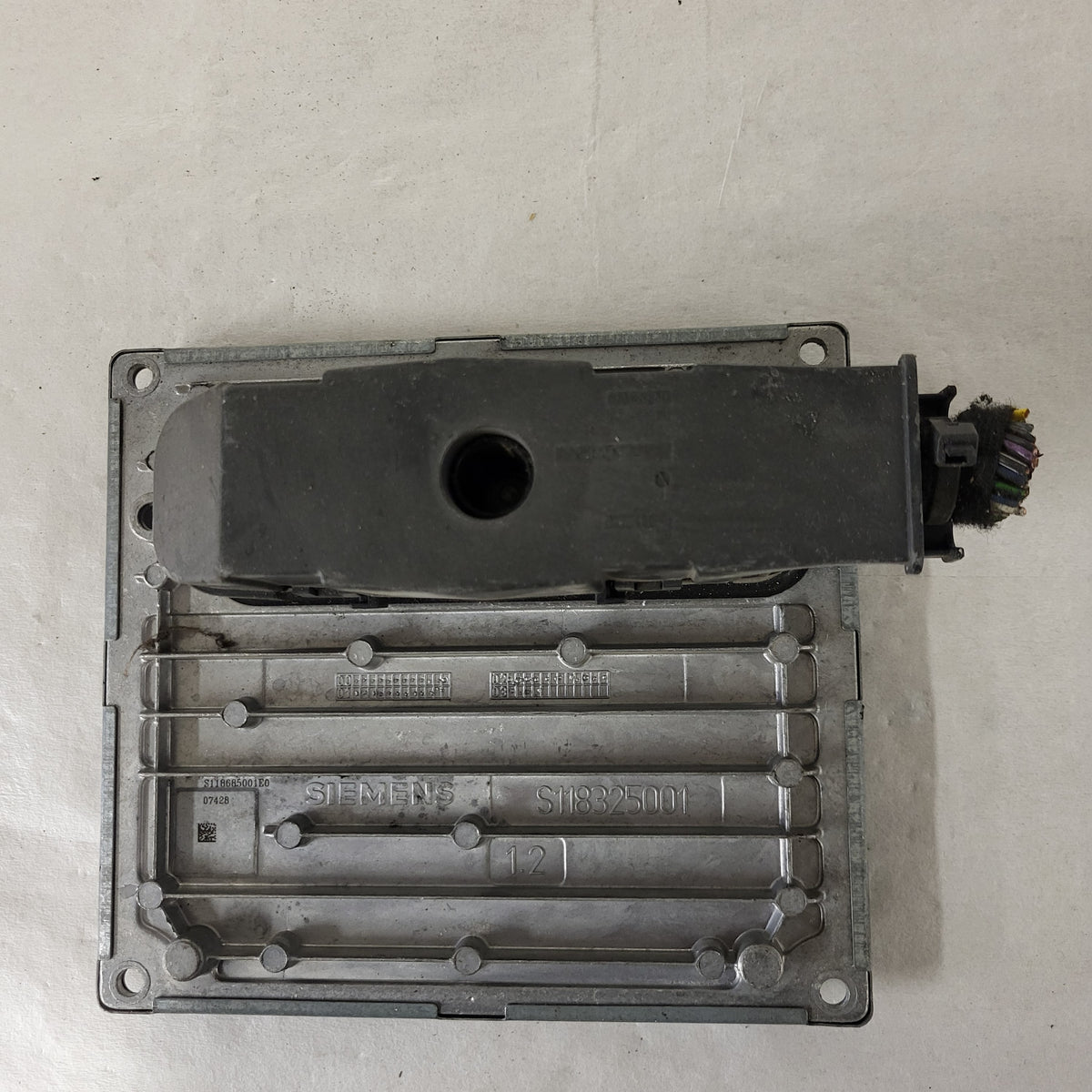 FORD FIESTA ECU / S118685001E / 1S5X-12A650-BD / SIM24 / SIEMENS - C38-09 - 3