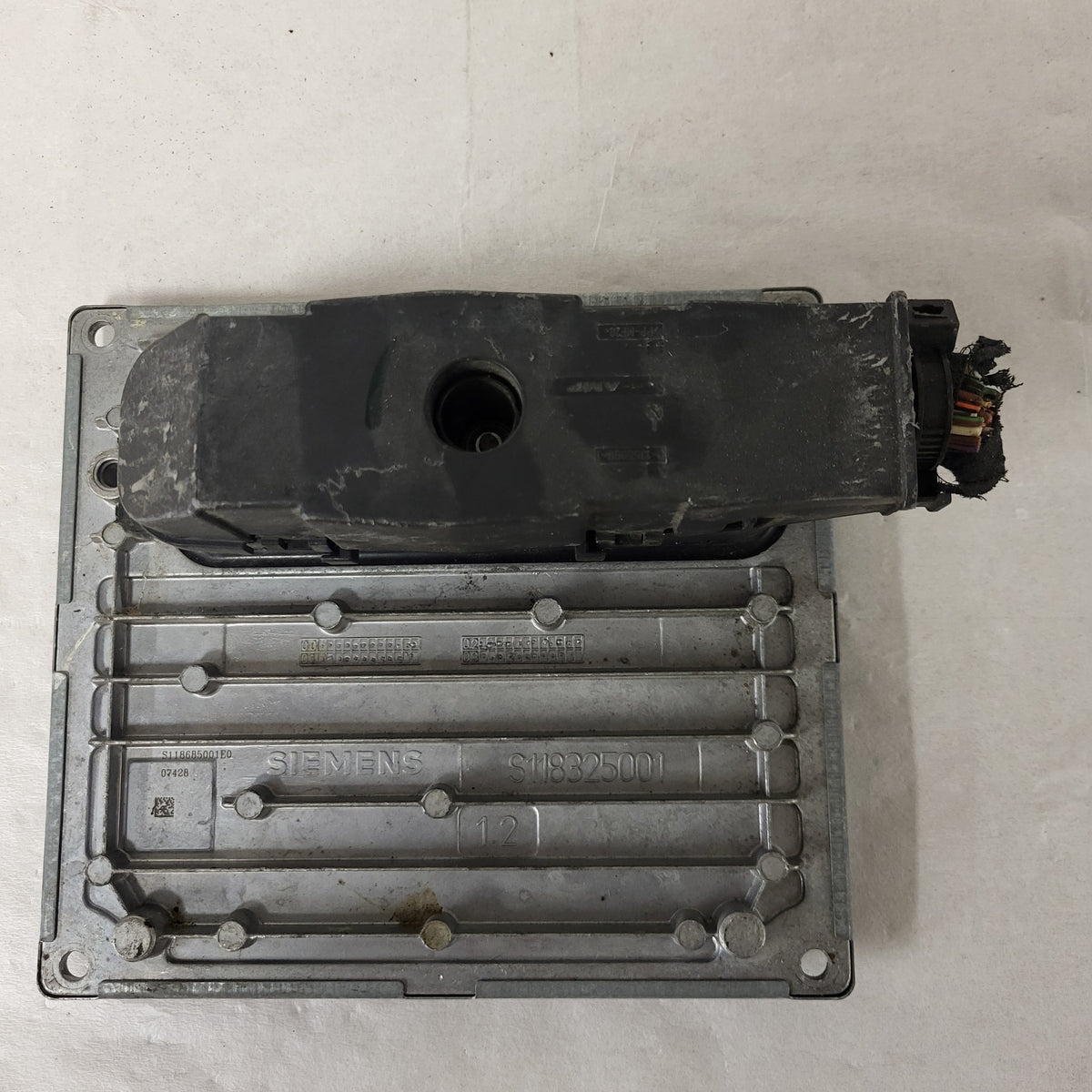FORD FIESTA ECU / S118685001E / 1S5X-12A650-BD / SIM24 / SIEMENS - C38-12 - 3