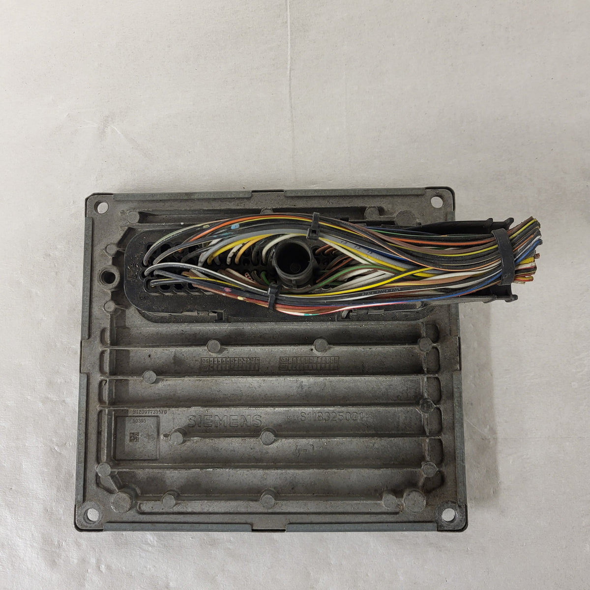 FORD FIESTA ECU / 6S61-12A650-FF / S120977315F / 2CJF / SIM210 - C38-24 - 3