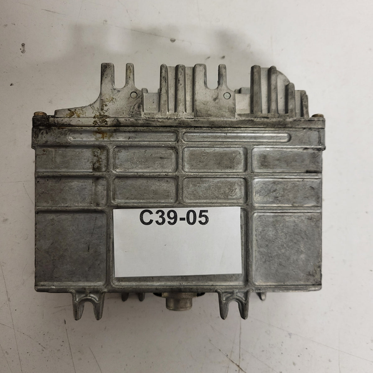 VOLKSWAGEN POLO 6N ECU / 0261203744/745 / 030906026AC / BOSCH - C39-05 - 3