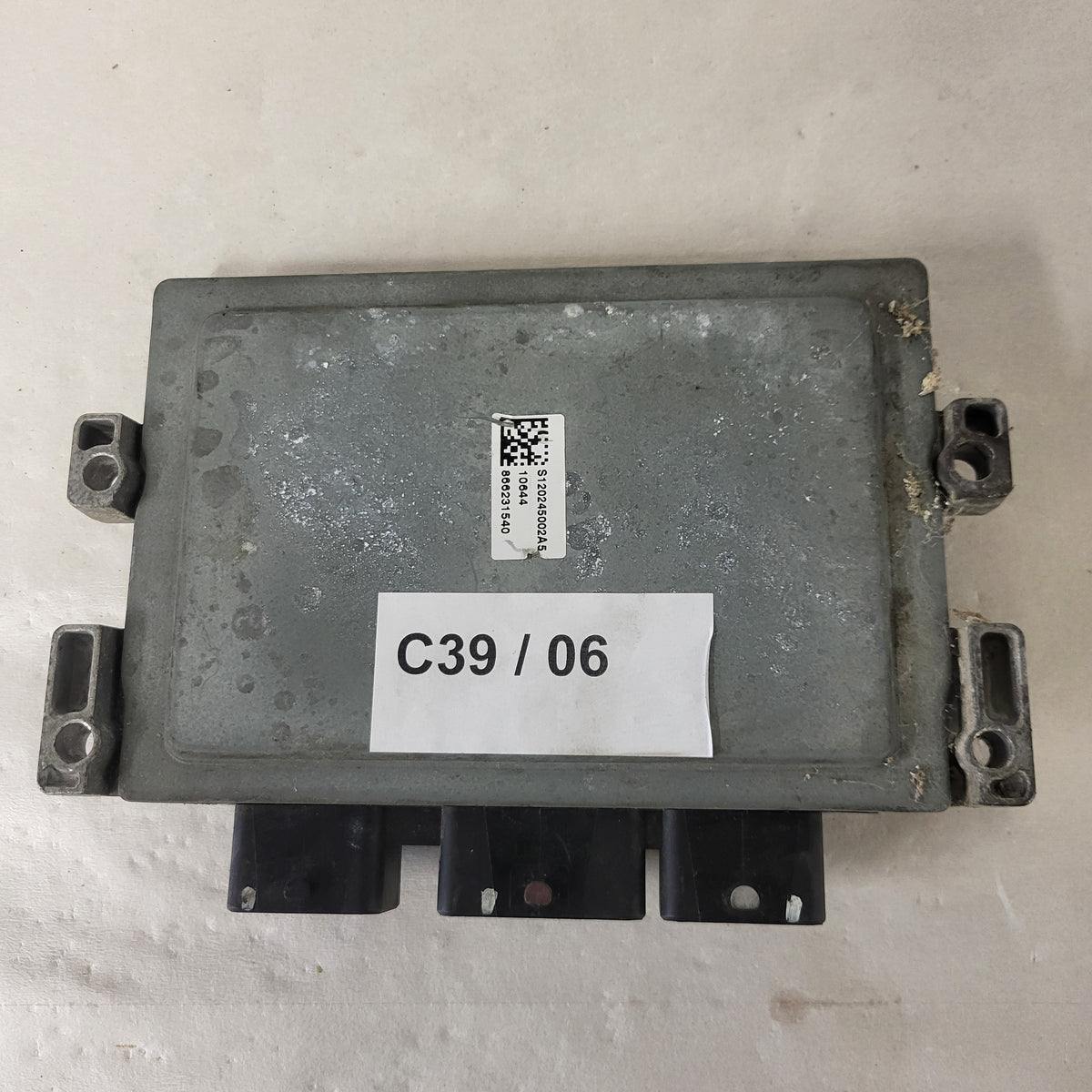 Renault Clio 3 ECU / S120200105A / 8200522357 / 8200510536 / SIM32 / S120200105 - C39-06 - 3