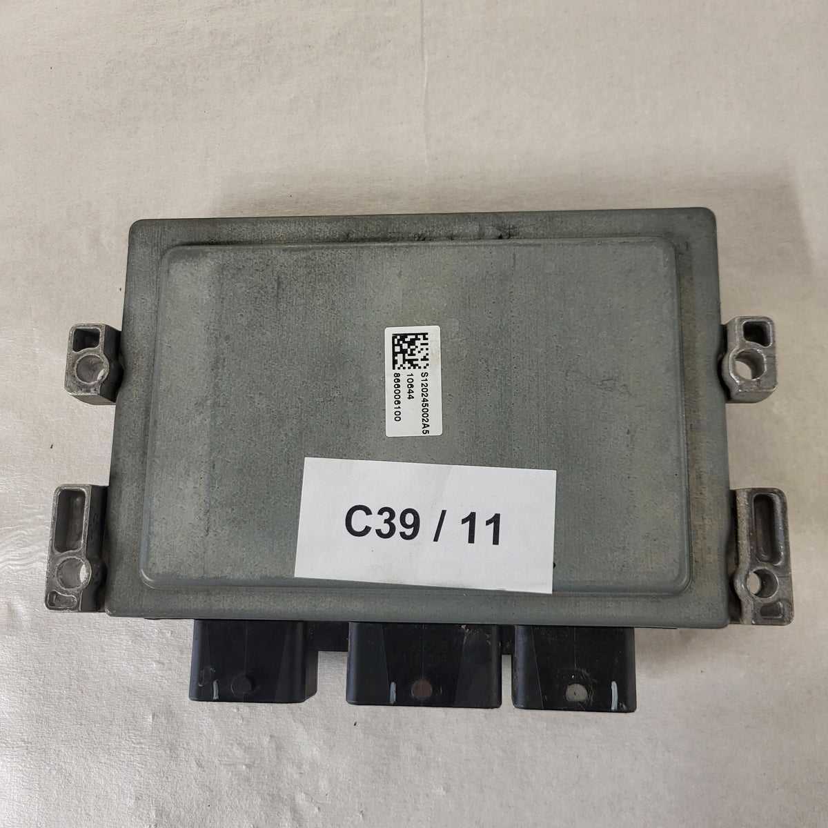 Renault Clio 3 ECU / S120200105A / 8200522357 / 8200510536 / SIM32 / S120200105 - C39-11 - 3