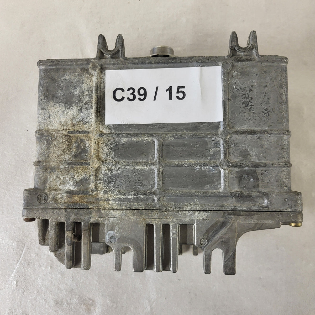VW POLO 6N ECU / 030906027K / 0261203914/915 / BOSCH - C39-15 - 3
