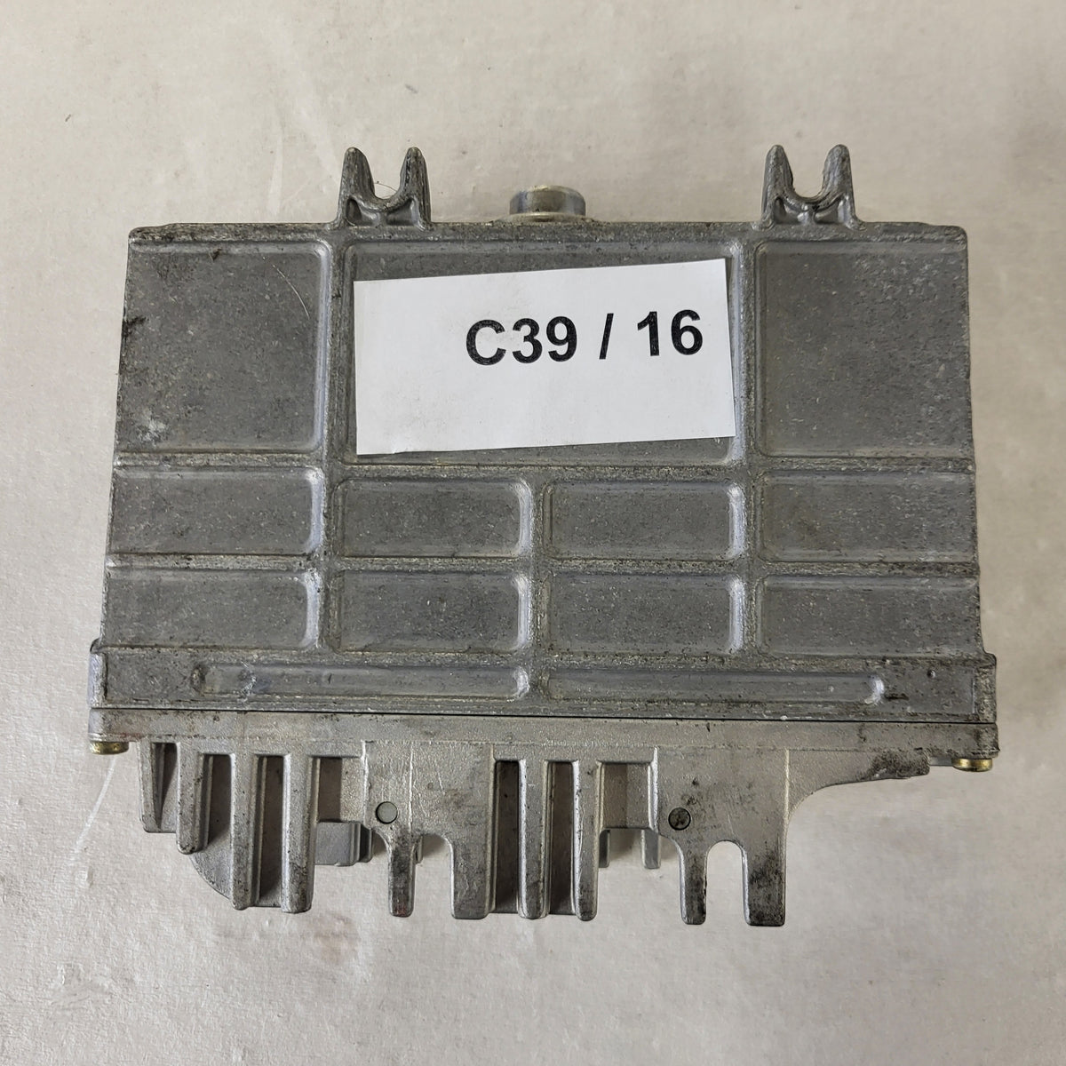VW POLO 6N ECU / 030906027K / 0261203914/915 / BOSCH - C39-16 - 3