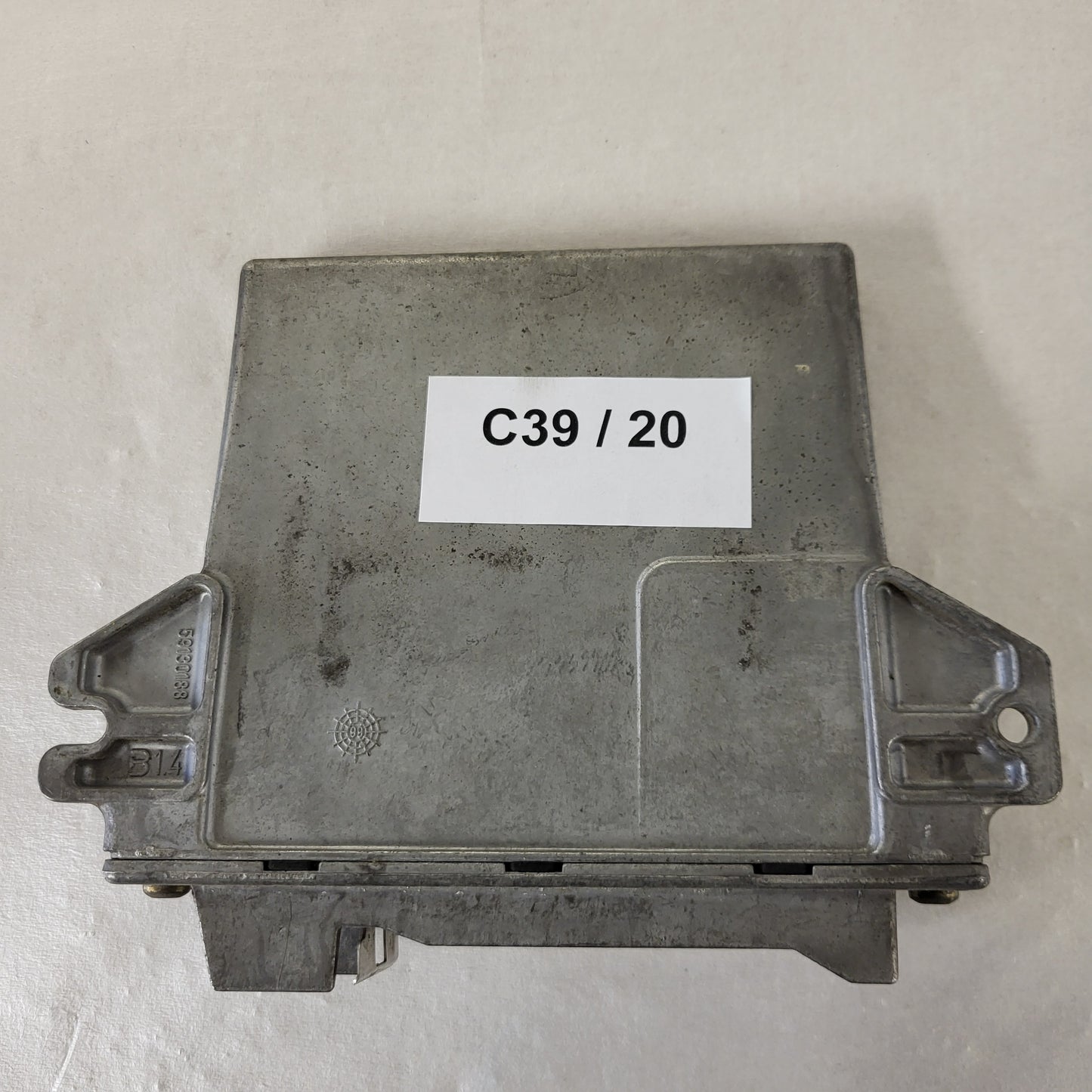 Renault ECU / HOM 7700104956 / 7700111206 / R04080012J / LUCAS