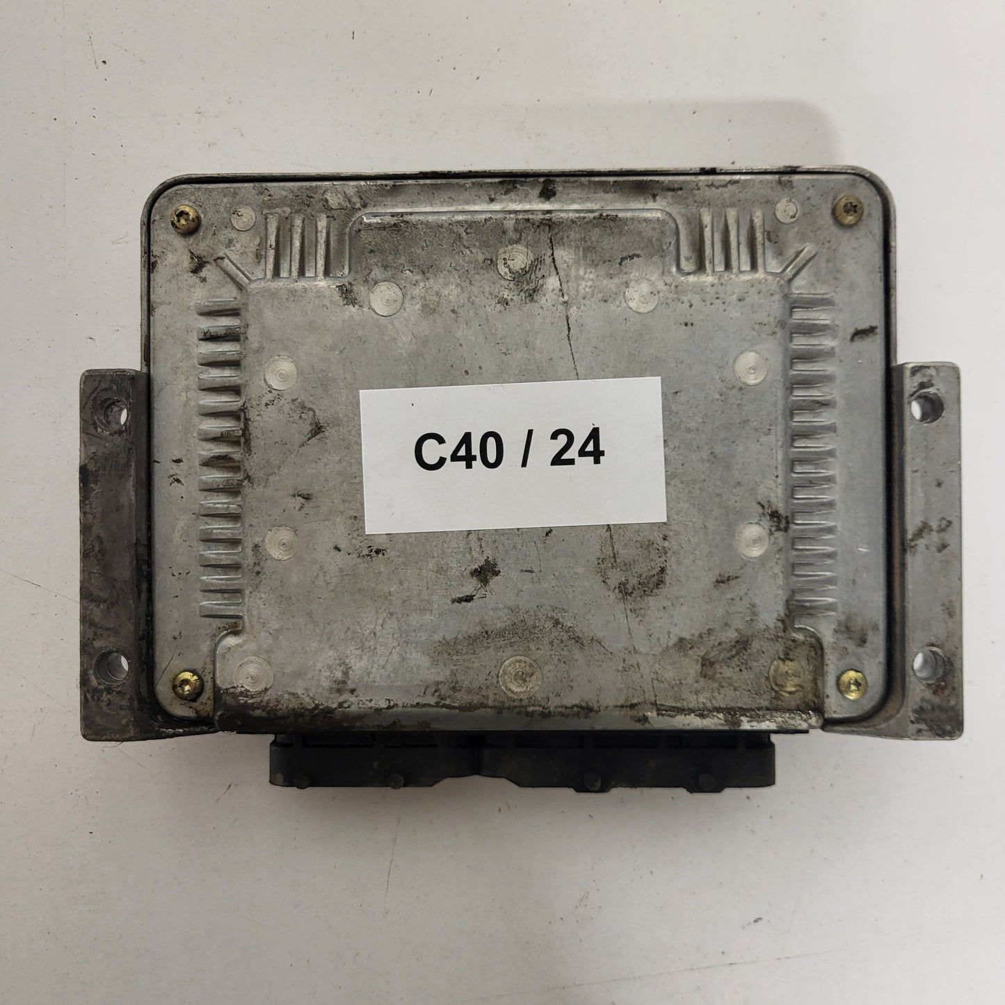 FIAT PUNTO 188 1.9 JTD ECU / 0281001955 / 46534156 / BOSCH