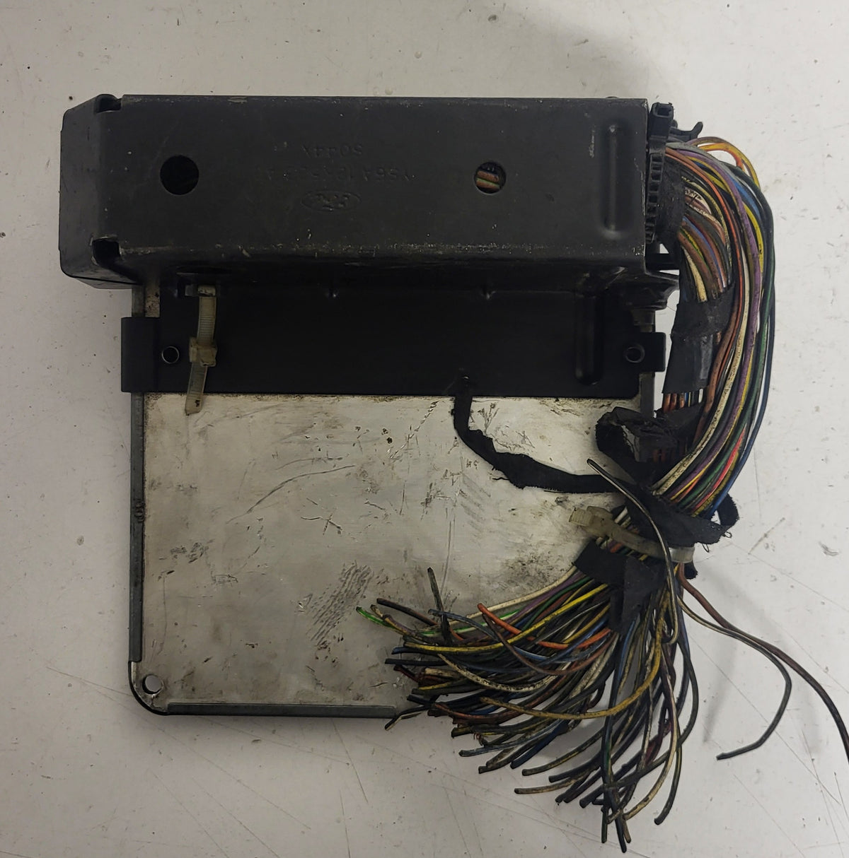 Ford ECU / S110678003E / 1S6A-12A650-AE / SIM20 / SIEMENS - C44-01 - 3