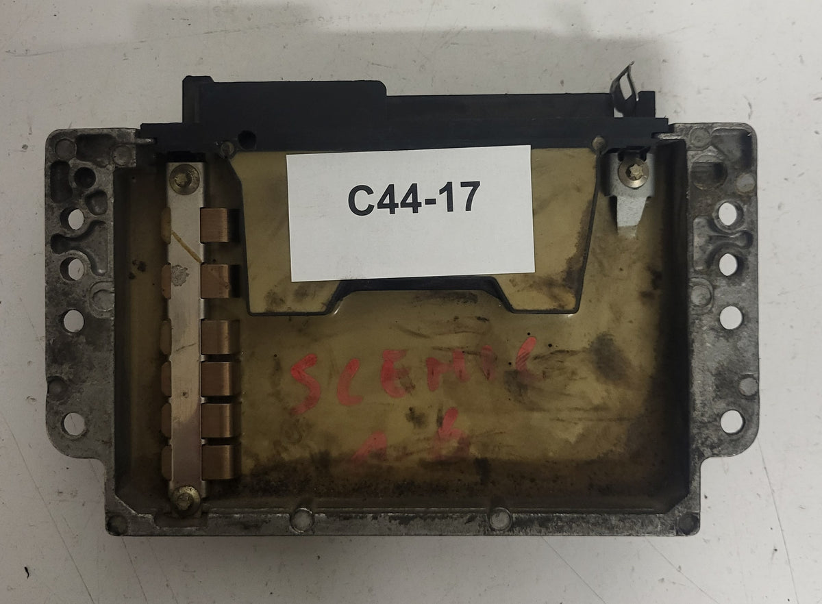 Renault ECU / S115300121B / S115300121 / HOM7700875745 / 7700111772 - C44-17 - 3