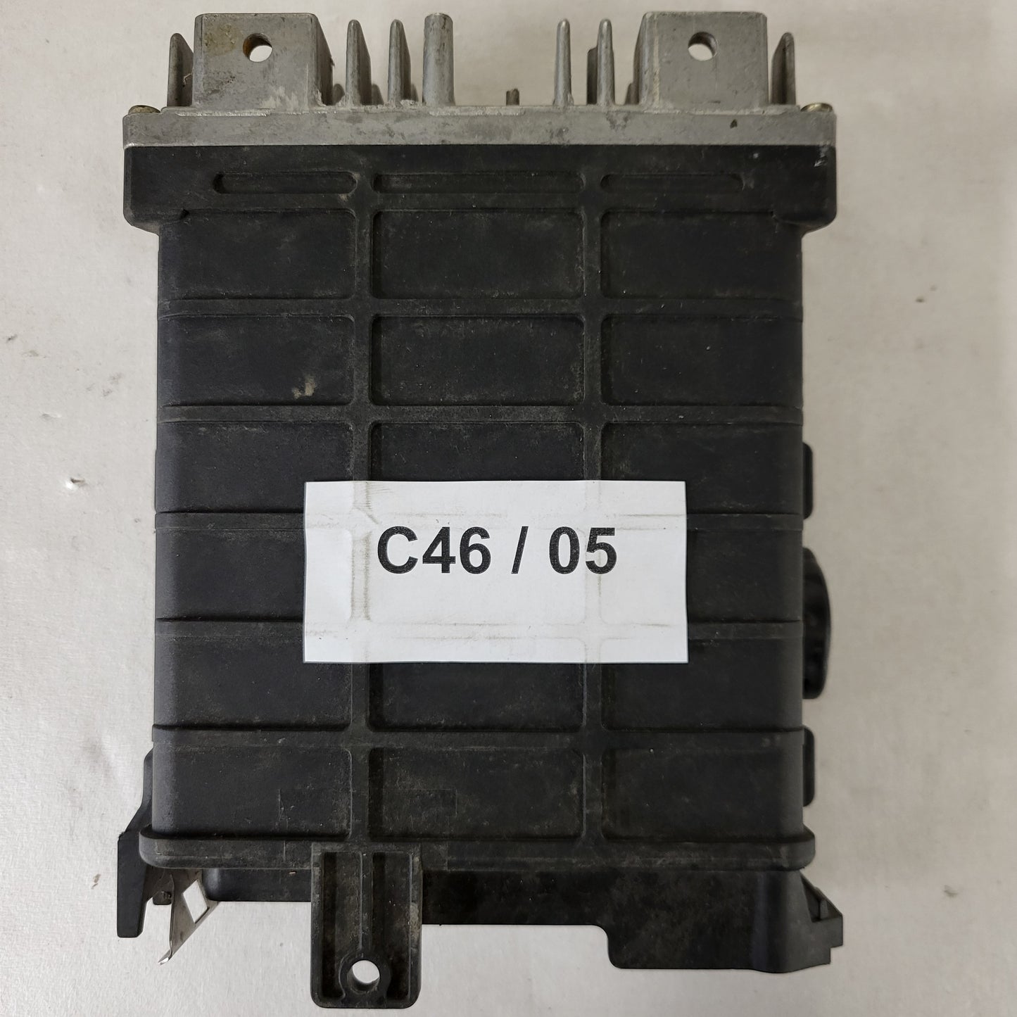 Audi 80 90 ECU / 0261200273 / 443907311C / BOSCH