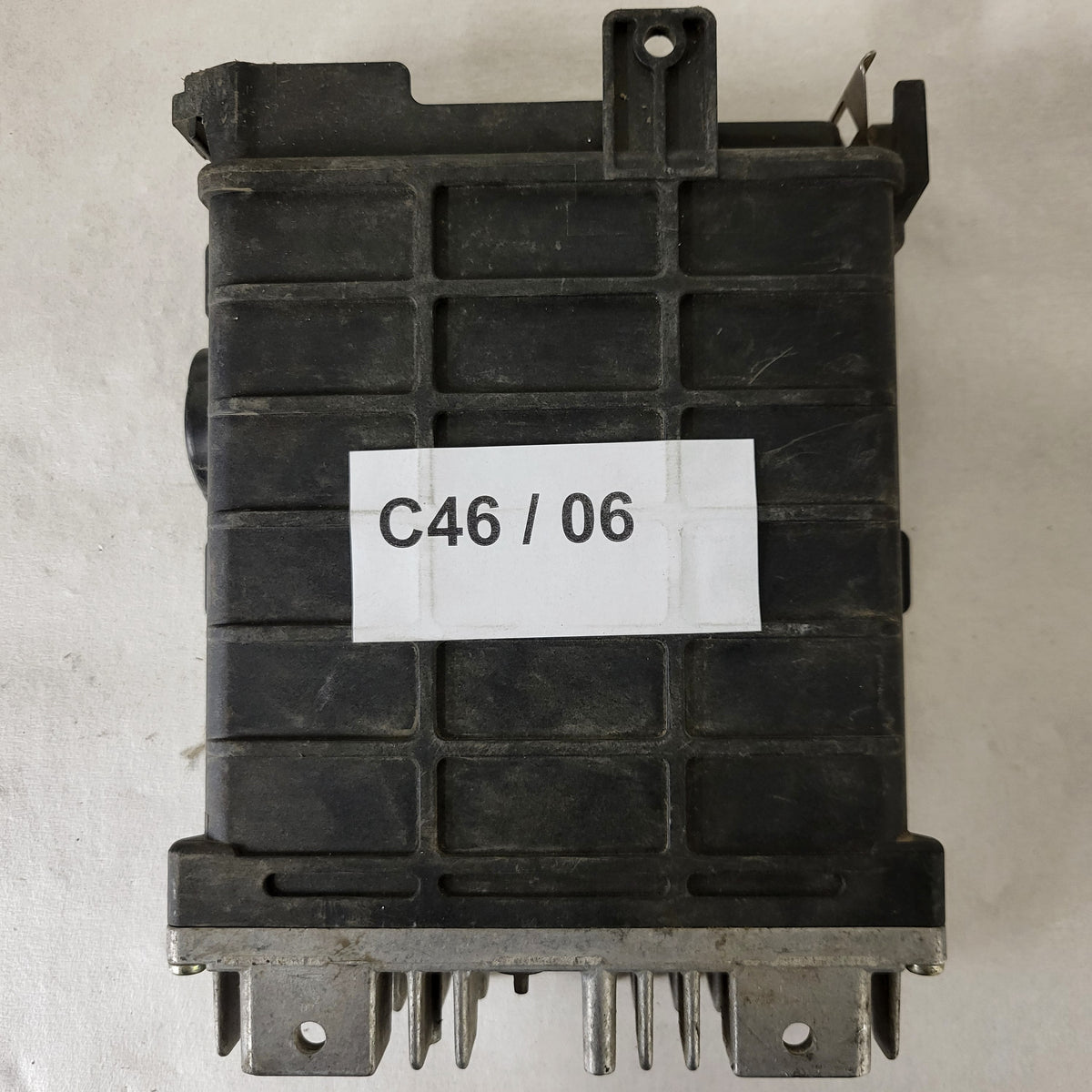 Audi 80 90 ECU / 0261200273 / 443907311C / BOSCH - C46-06 - 3
