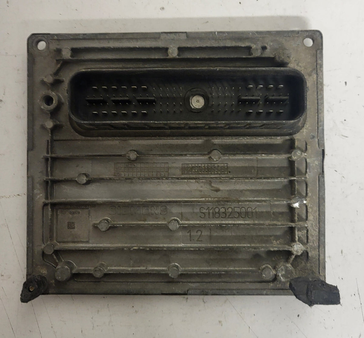 FORD FIESTA ECU / 4S61-12A650-NB / S120977013 / S120977013C / SIM210 / 3BTB / - C49-07 - 3