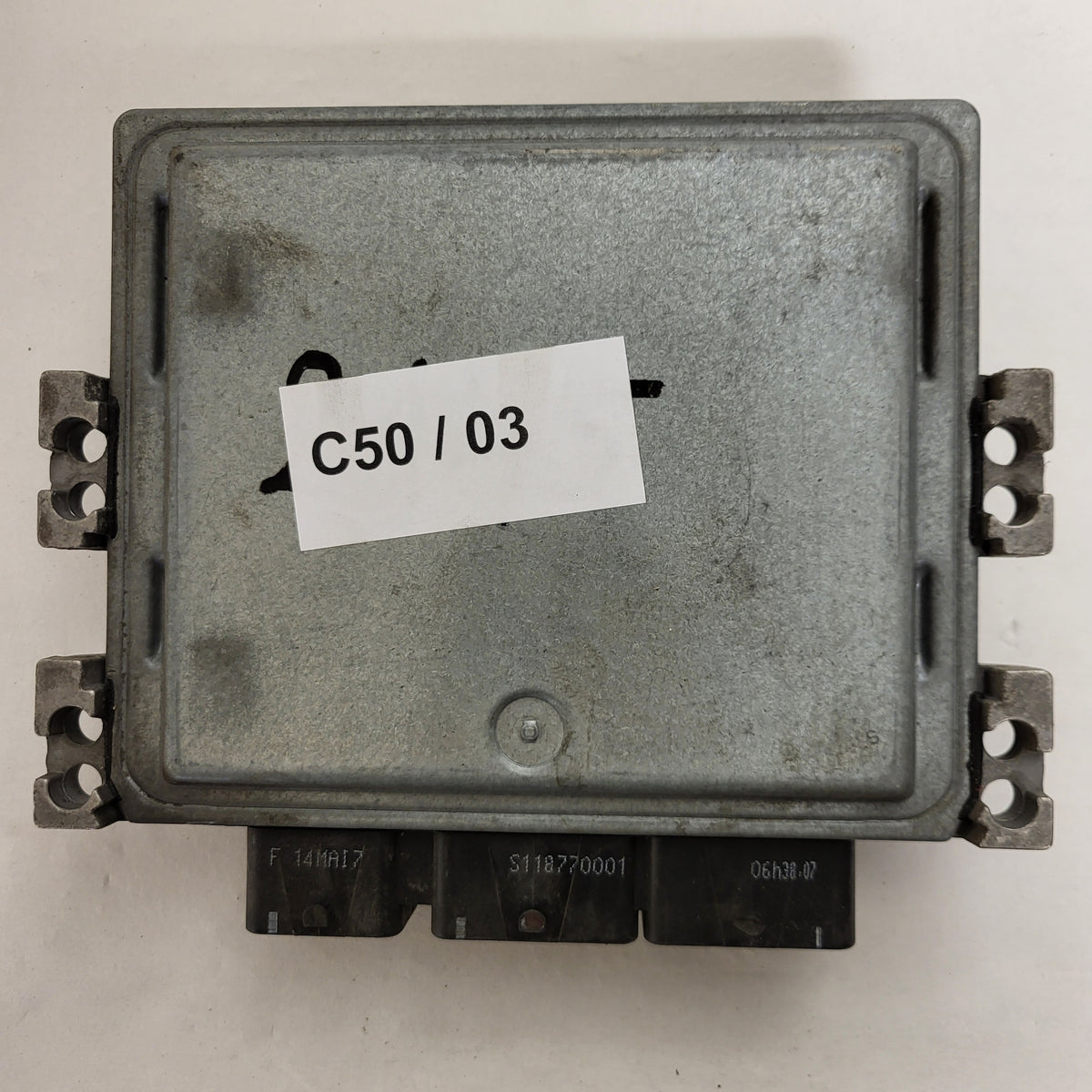 Renault ECU / S122326111A / S122326111 A / 8200766462 /8200592611 / SID301 / - C50-03 - 3