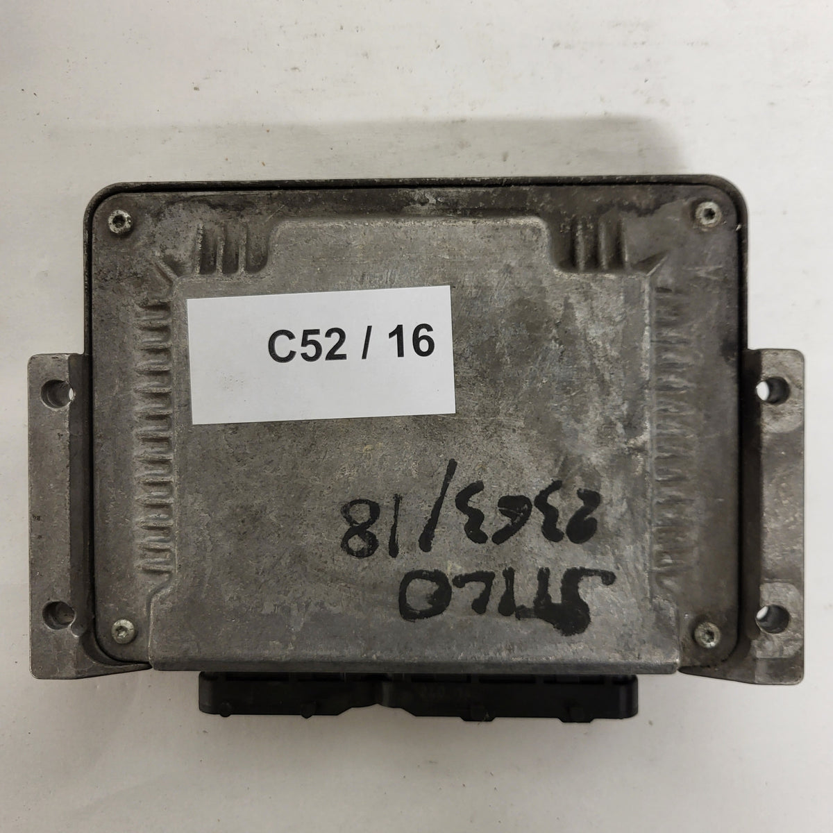 Fiat STILO 1.9 ECU / 0281011799 / 55191546 / BOSCH - C52-16 - 3