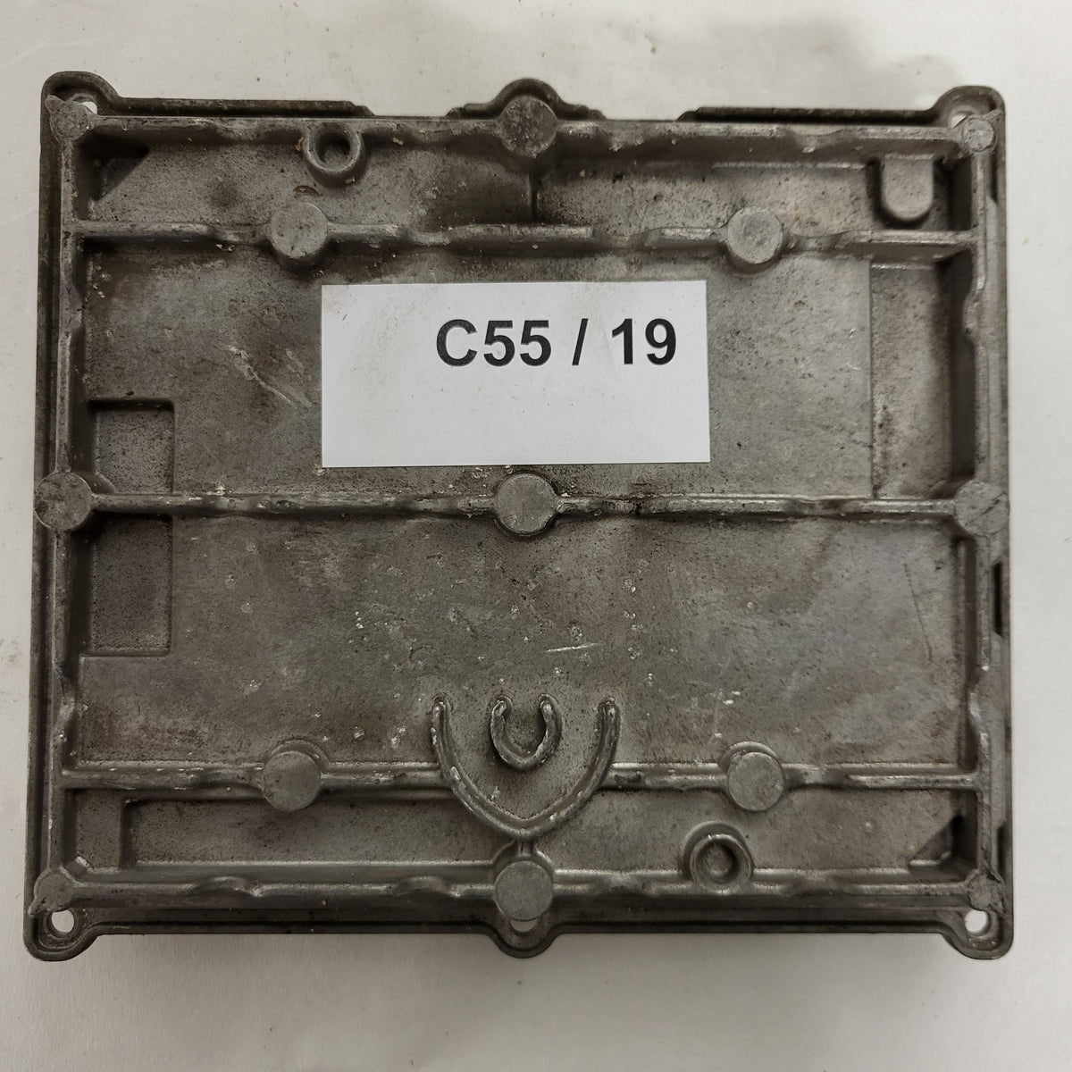 SMART FORTWO ECU / 0261205004 / 0003107V006 / HW 32.98 / BOSCH - C55-19 - 3