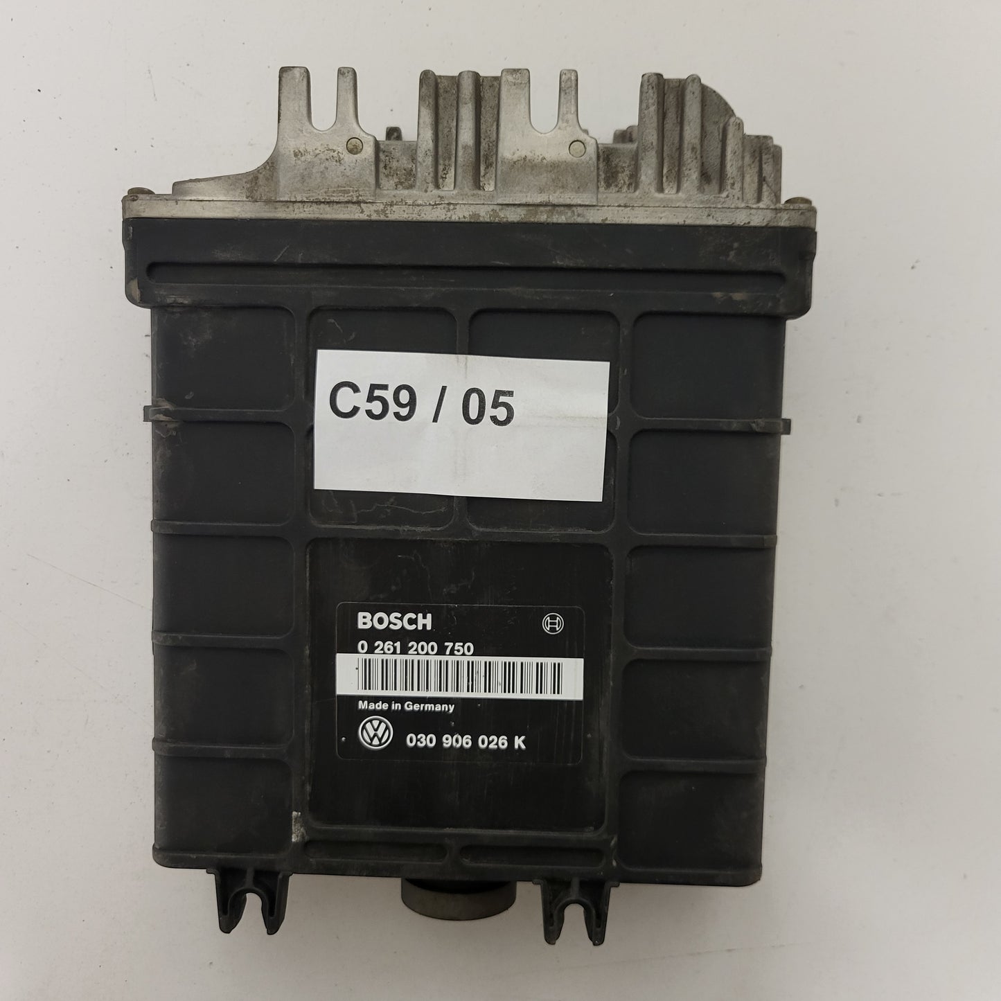 VW ECU / 0261200750 / 030906026K / BOSCH