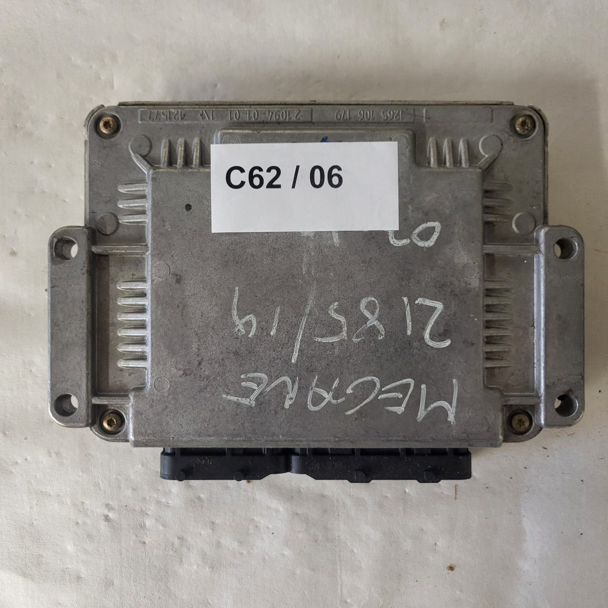 RENAULT MEGANE SCENIC ECU / 0281010442 / HOM 8200049306 / 8200199726 / BOSCH - C62-06 - 3