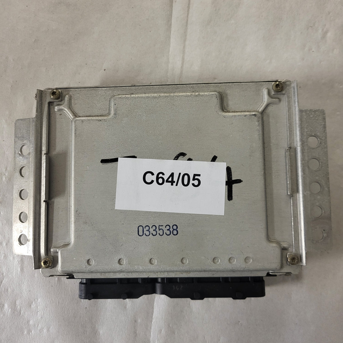 ALFA ROMEO 156 ECU / 0281010335 / 46822351 / 15642JAA / BOSCH - C64-05 - 3