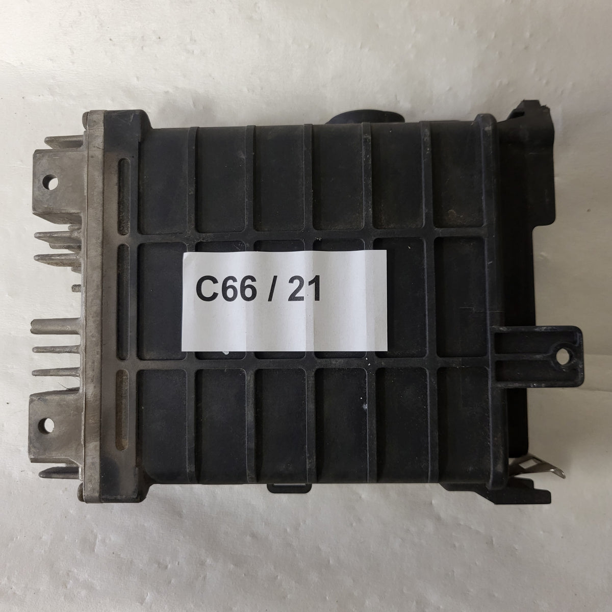 VW VOLKSWAGEN POLO 1.0 ECU / 0261200253 / 030906026A / BOSCH - C66-21 - 3
