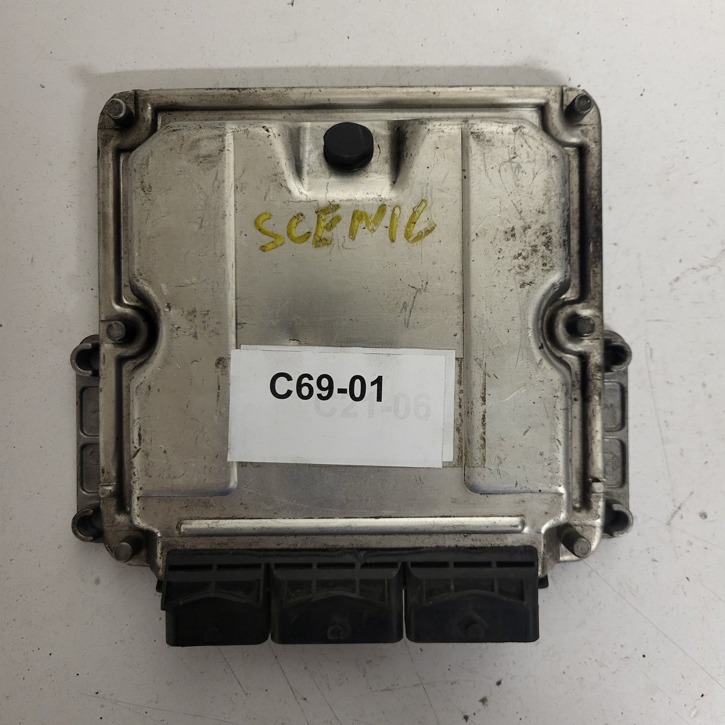 Renault ECU / 0281011102 / 8200153945 / 8200222133 / BOSCH