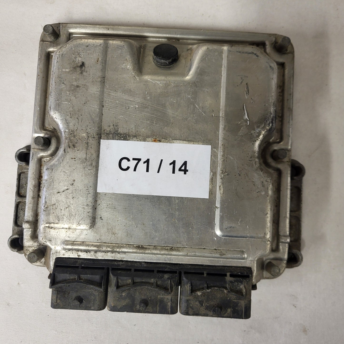 Renault ECU / 0281011102 / 8200153945 / 8200222133 / BOSCH