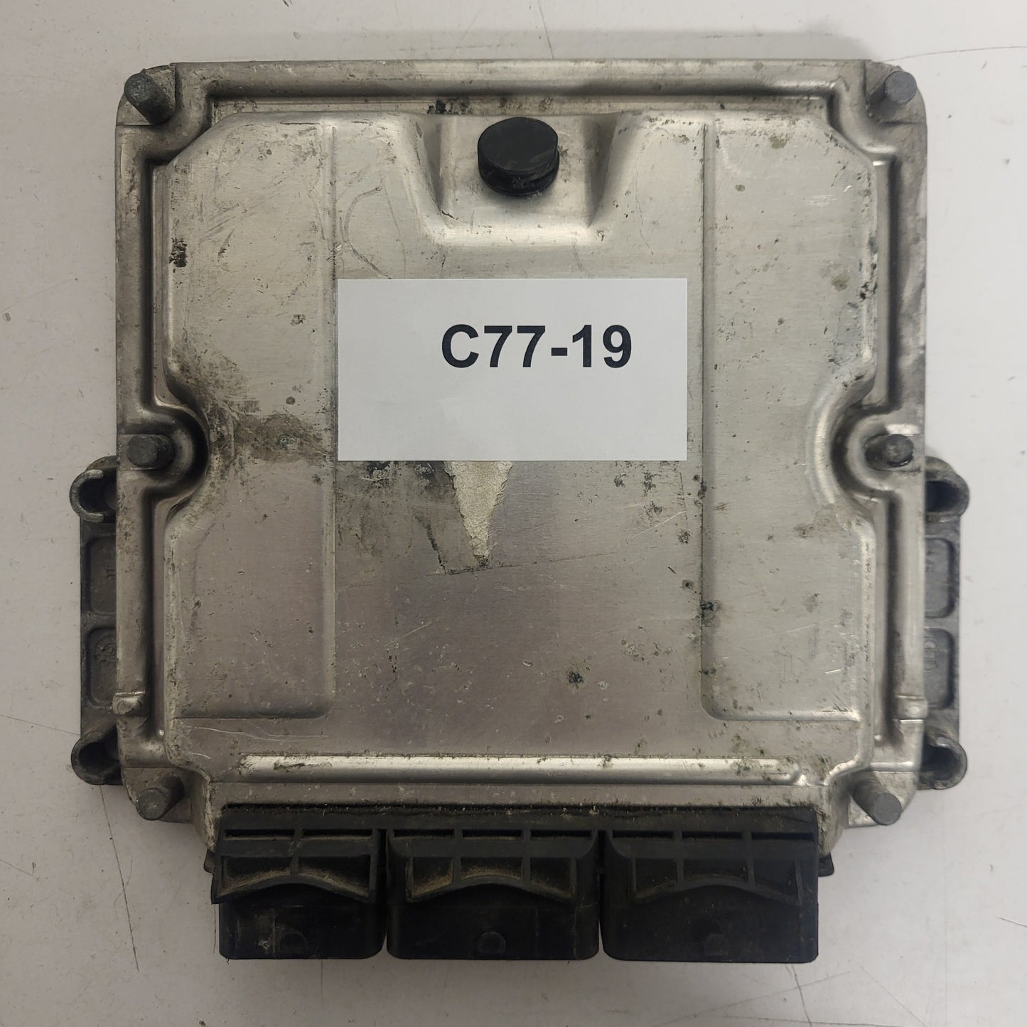 RENAULT ECU / 0281010819 / 8200039569 / 8200166362 / BOSCH