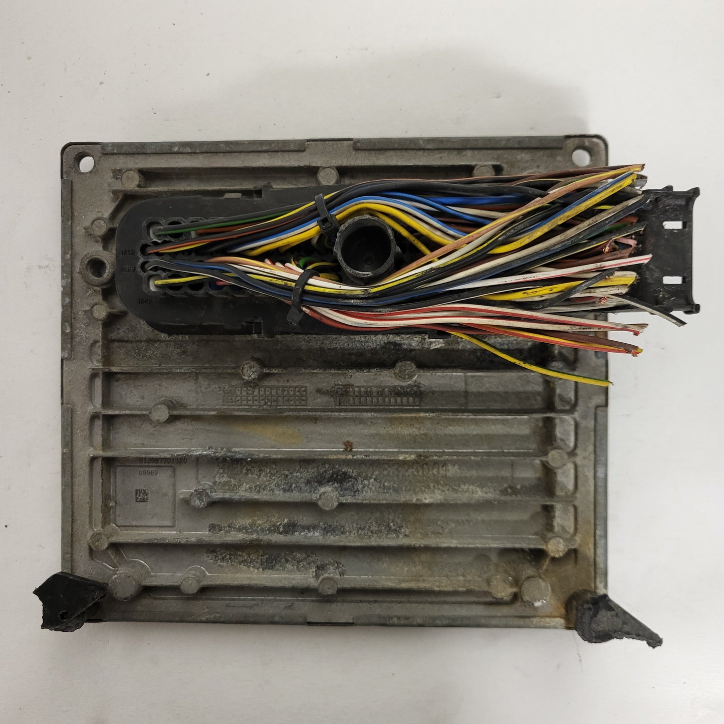 FORD FIESTA ECU / 4S61-12A650-NC / S120977013E / 3BTC / SIM210 / J38AC / S120977013