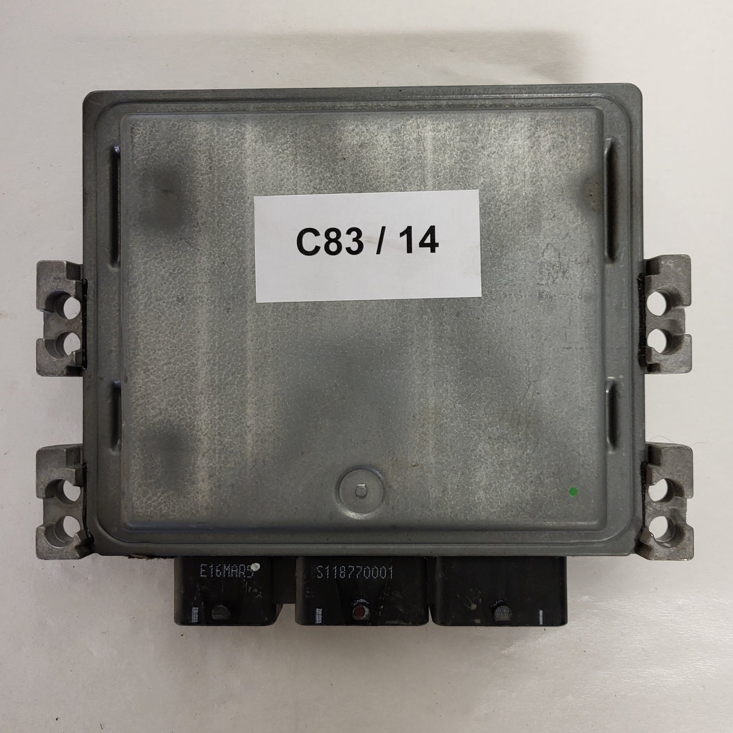 Renault ECU / S122326107 / S122326107A / 8200542288 / 8200495479 / SID301