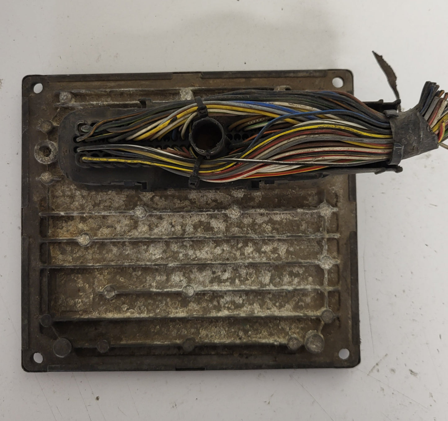 FORD FIESTA ECU / 4S61-12A650-SC / S120977015E / SIM210 / 6BHC / SIEMENS